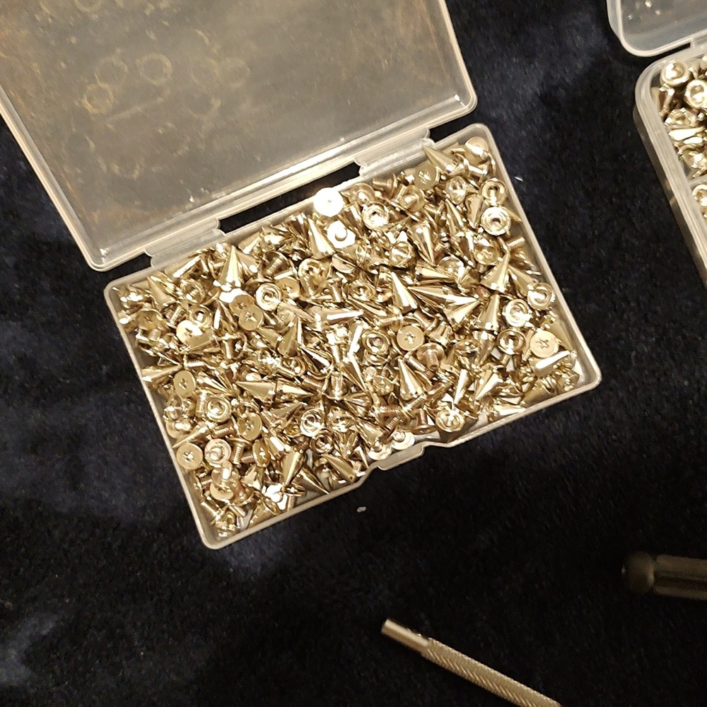 Assorted size chrome spikes